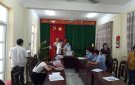 Cán bộ xã Thanh Sơn hưởng ứng lời kêu gọi của UBMTTQ xã Thanh Sơn về việc ủng hộ quỹ phòng chống covid-19. 
